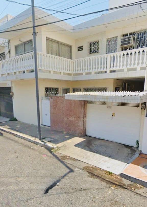 R E N T A 🔑  🏡 Para Oficina o Casa habitación  📍Col. Zaragoza 📍 A una cuadra del Blvd. A. Camacho ( A media cuadra del Colegio Rougier) ✅ 5 Habita